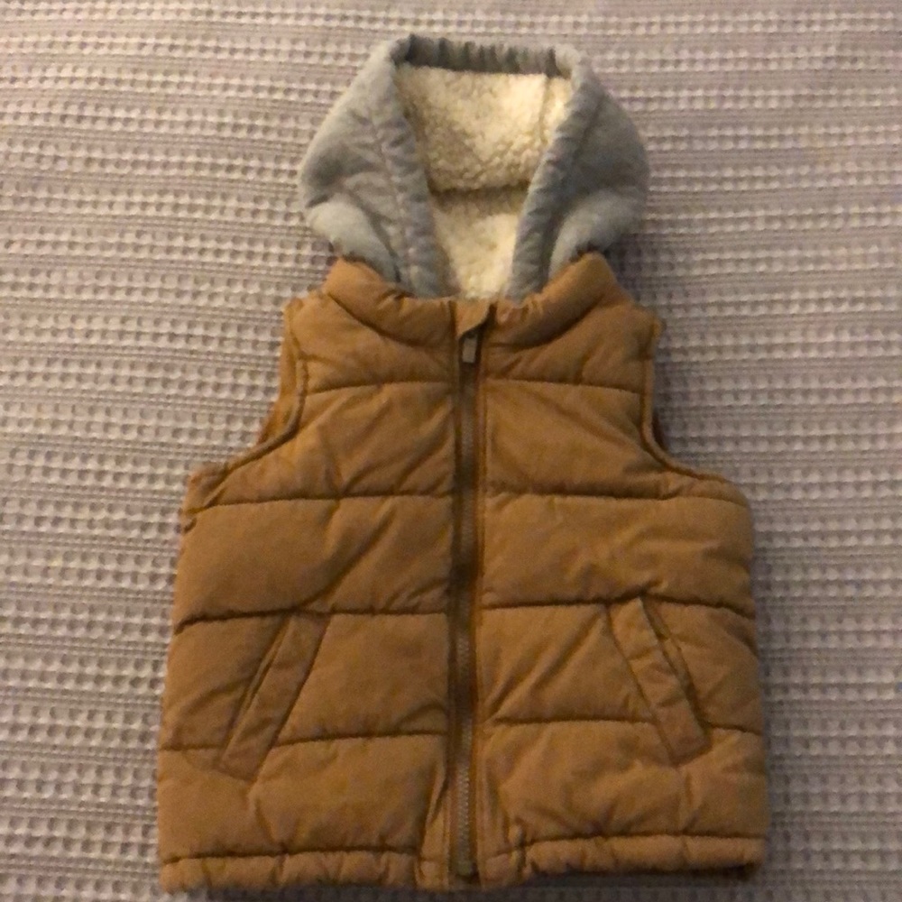 3T. Camel puffer vest with grey Sherpa hood